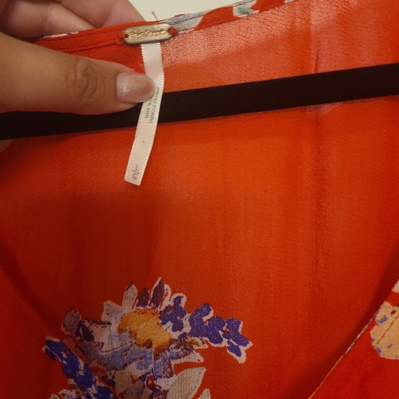 3 / $75 - Red Floral Cropped Blouse - Free People - L - Picture 2 of 3